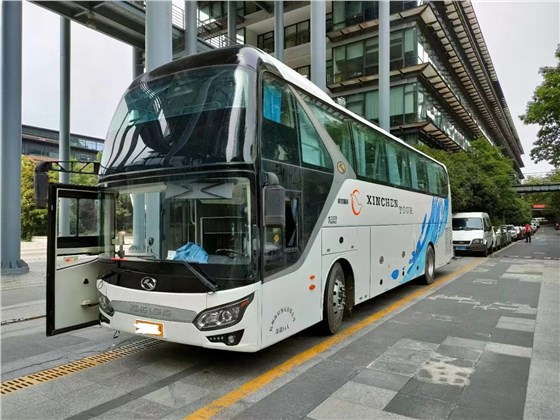 54座大巴车