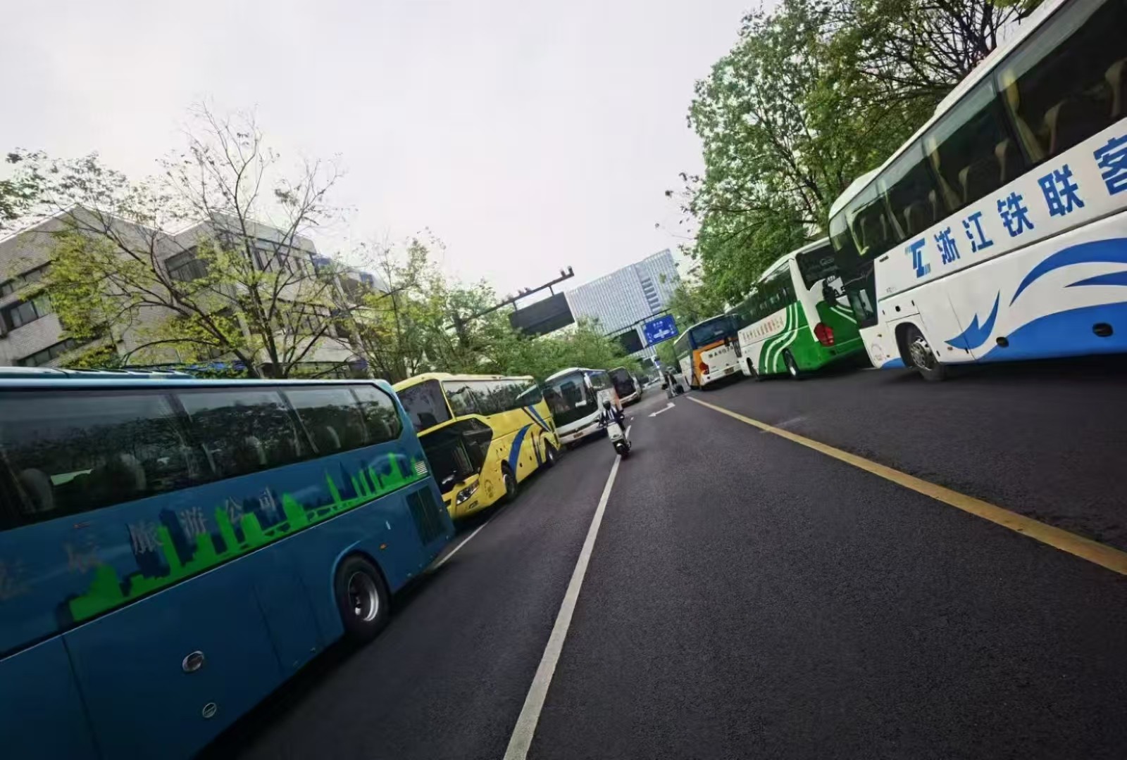 杭州学校研学包车指南：安全、便捷、高效的选择